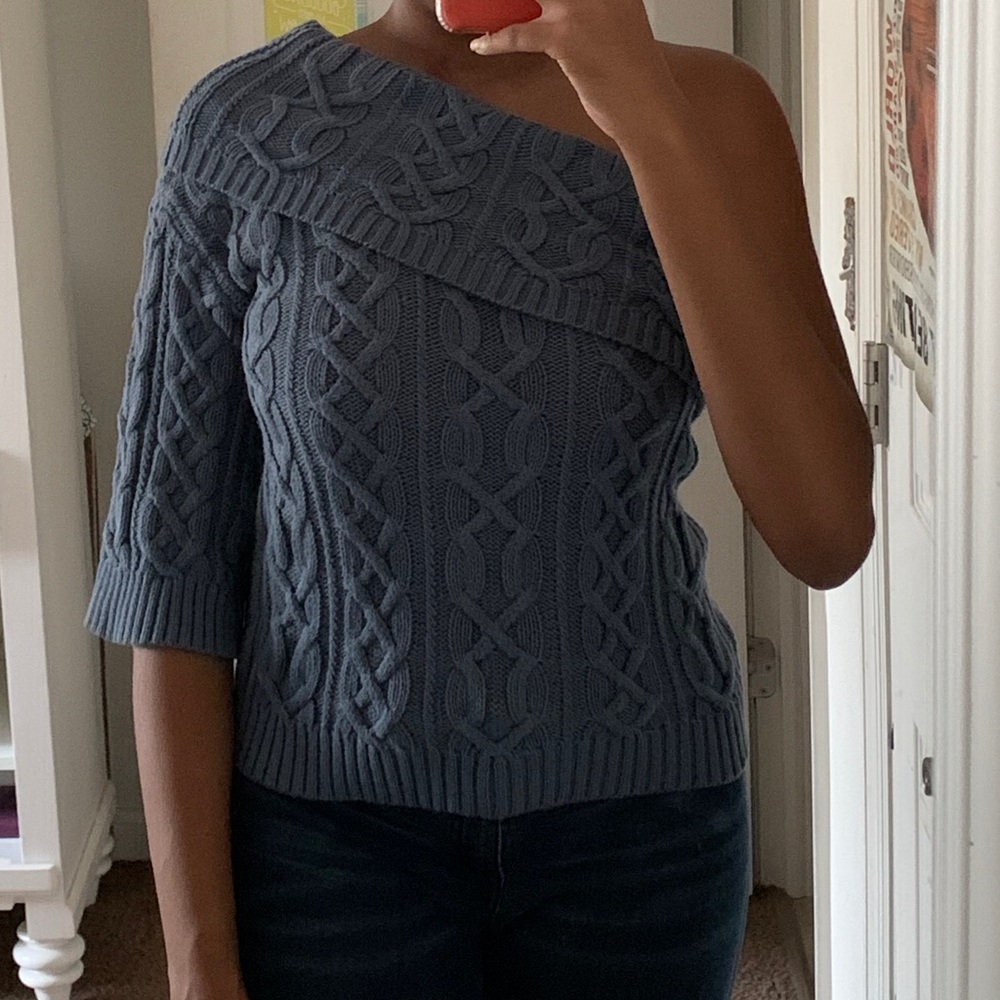 Cold Shoulder Knit Shirt